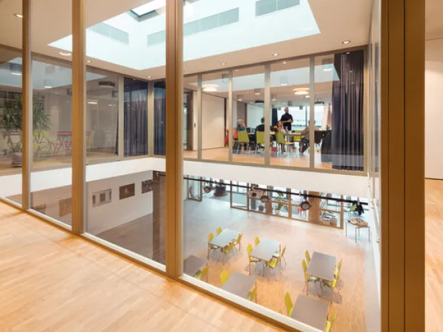 Brandschutzfenster und -türen aus Holz