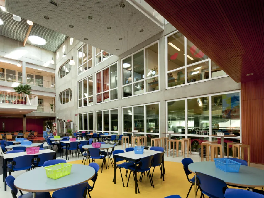 Niekee College - Roermond - Education