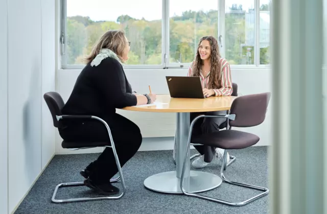 Employees meeting in Flamatt