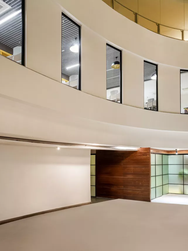 Brookfield used a set of fire rated partitions in their interior space provided by Vetrotech 