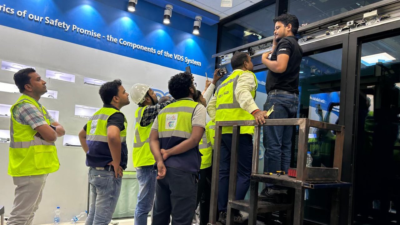 Training session for Vetrotech VDS certified installers, showing the installation of a glass door.