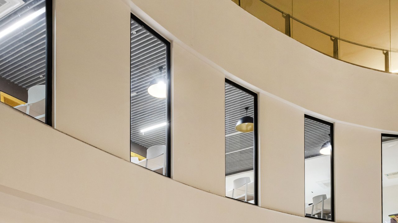 Brookfield used a set of fire rated partitions in their interior space provided by Vetrotech 